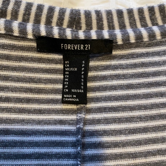 Forever 21 Oversized shirt - Picture 2 of 2